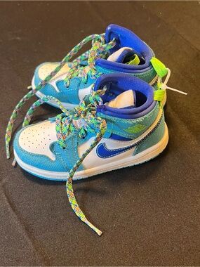 Nike Kids High-Top Sneakers in Teal, Blue, White and Neon Green